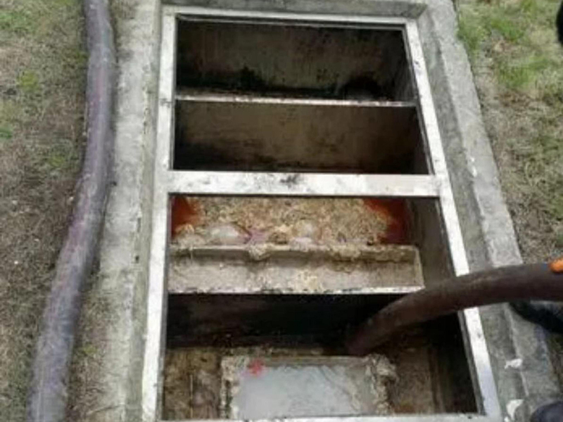 幸福路街道隔油池清理