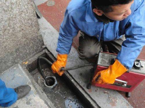 幸福路街道疏通下水道